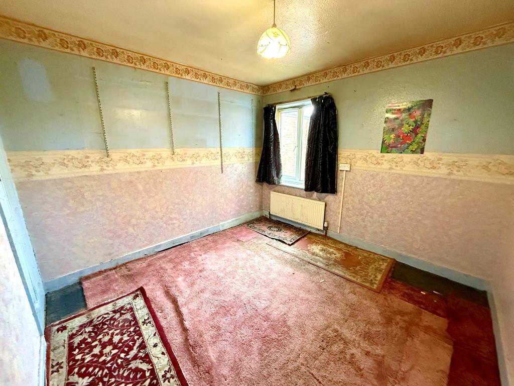 Lot: 132 - THREE-BEDROOM HOUSE FOR IMPROVEMENT - Bedroom 2